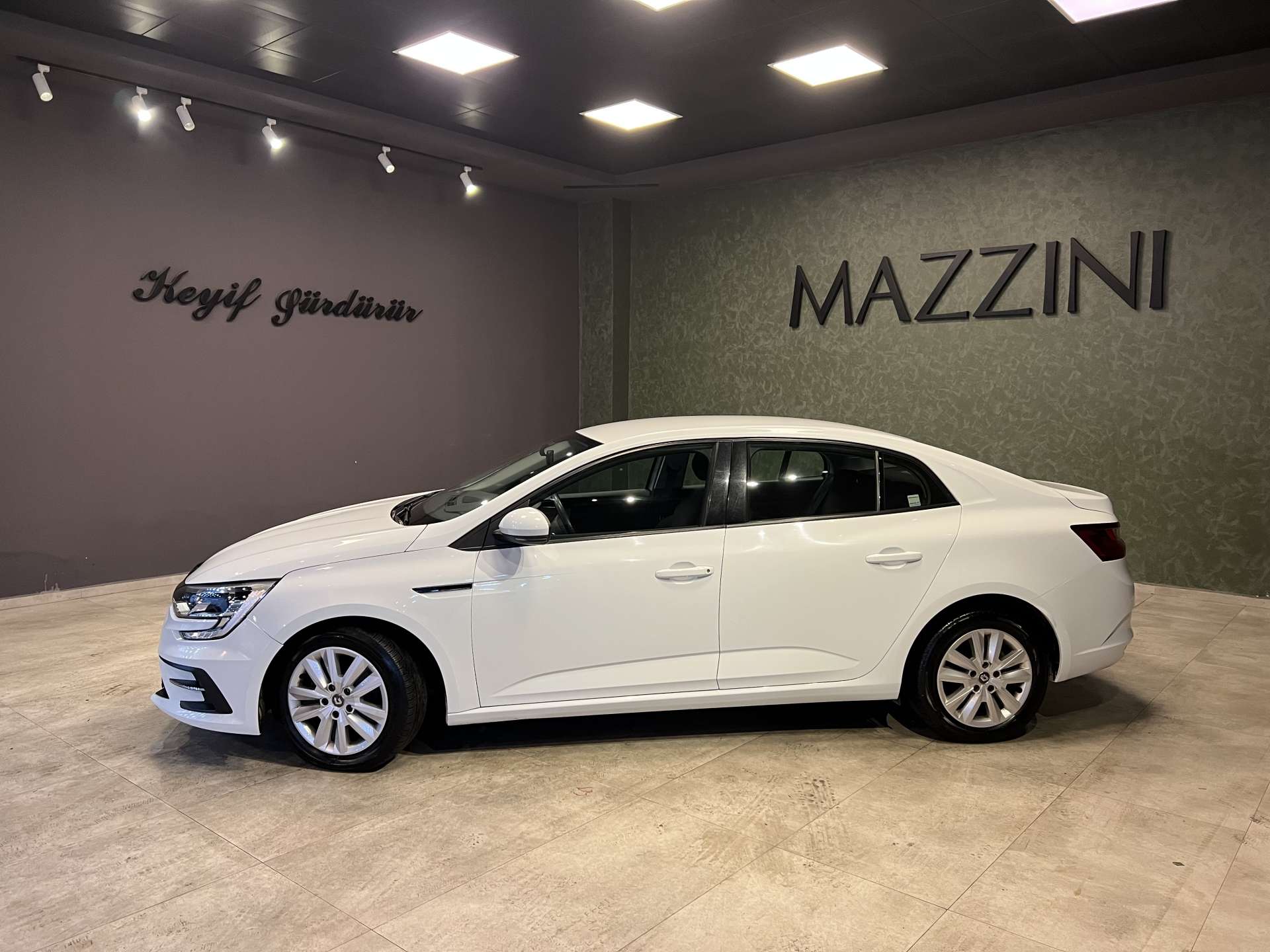 RENAULT MEGANE SEDAN 1.5 BLUEDCI JOY EDC