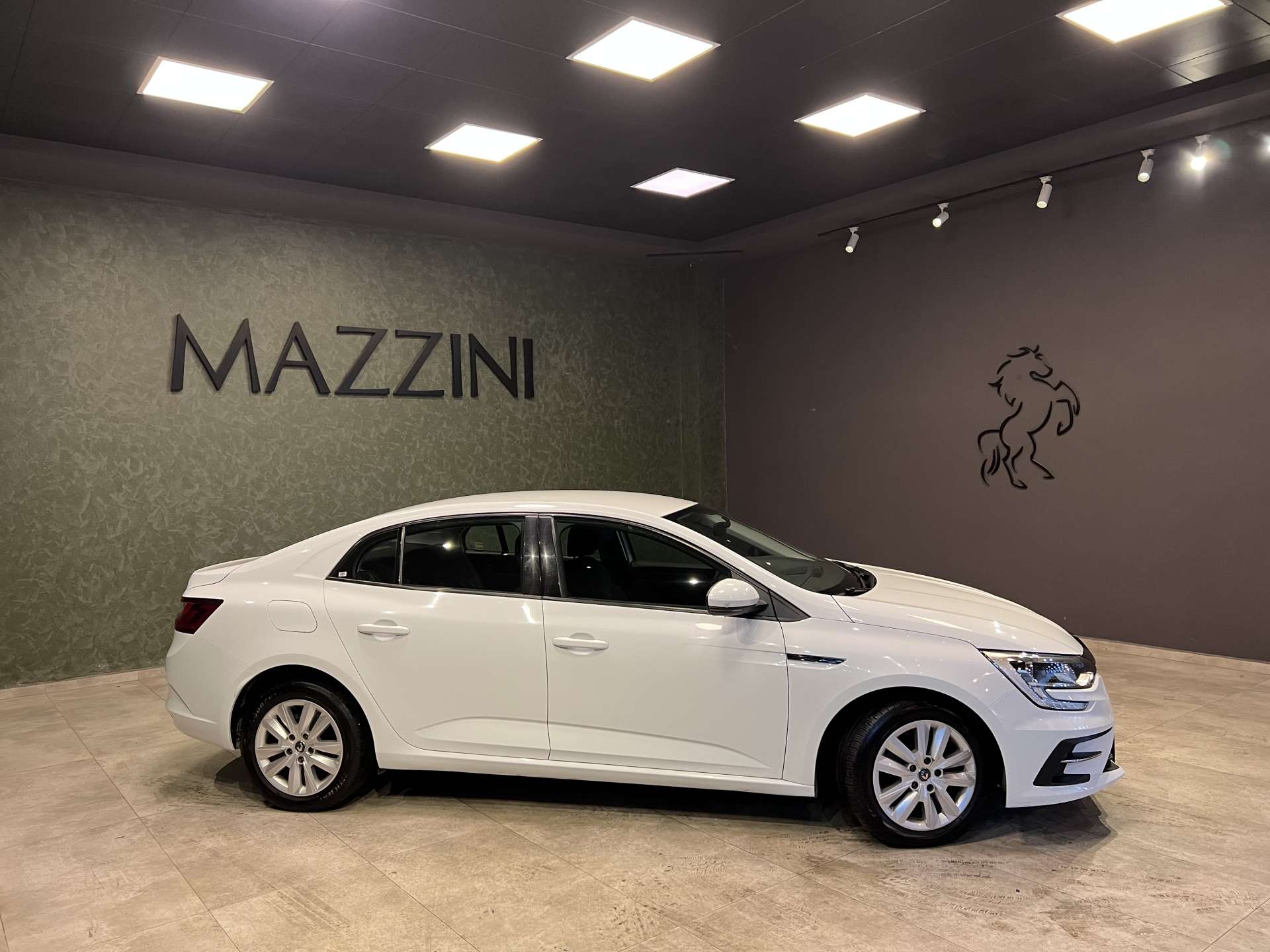 RENAULT MEGANE SEDAN 1.5 BLUEDCI JOY EDC