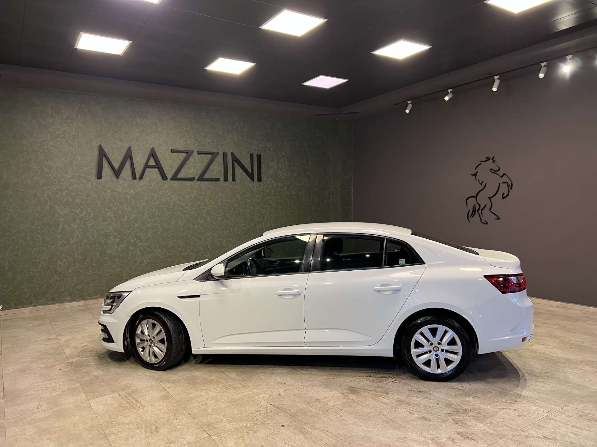 RENAULT MEGANE SEDAN 1.5 BLUEDCI JOY EDC