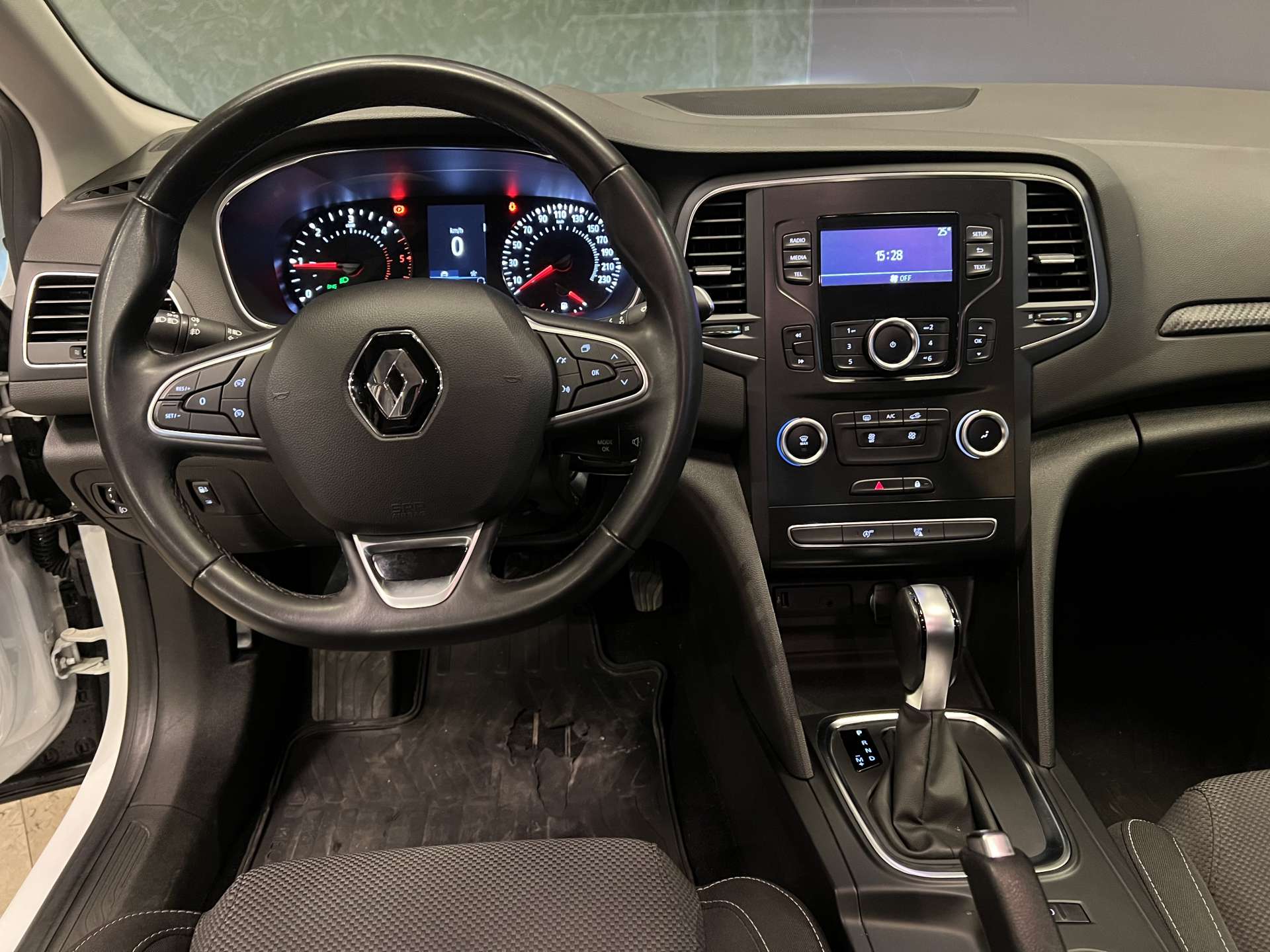 RENAULT MEGANE SEDAN 1.5 BLUEDCI JOY EDC