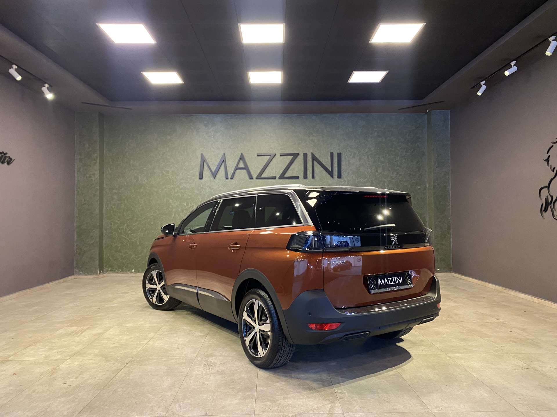 PEUGEOT 5008 ALLURE 1.5 BLUEHDI 130HP EAT8