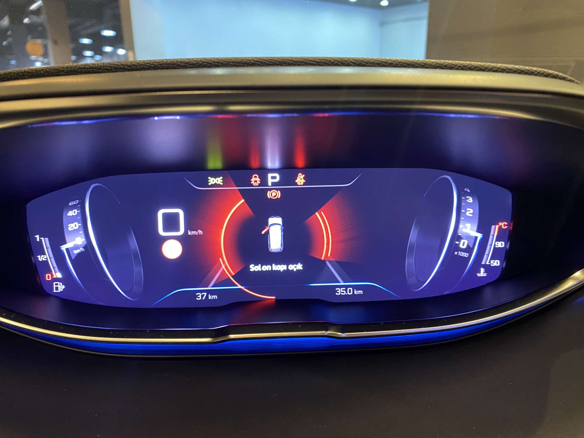 PEUGEOT 5008 ALLURE 1.5 BLUEHDI 130HP EAT8