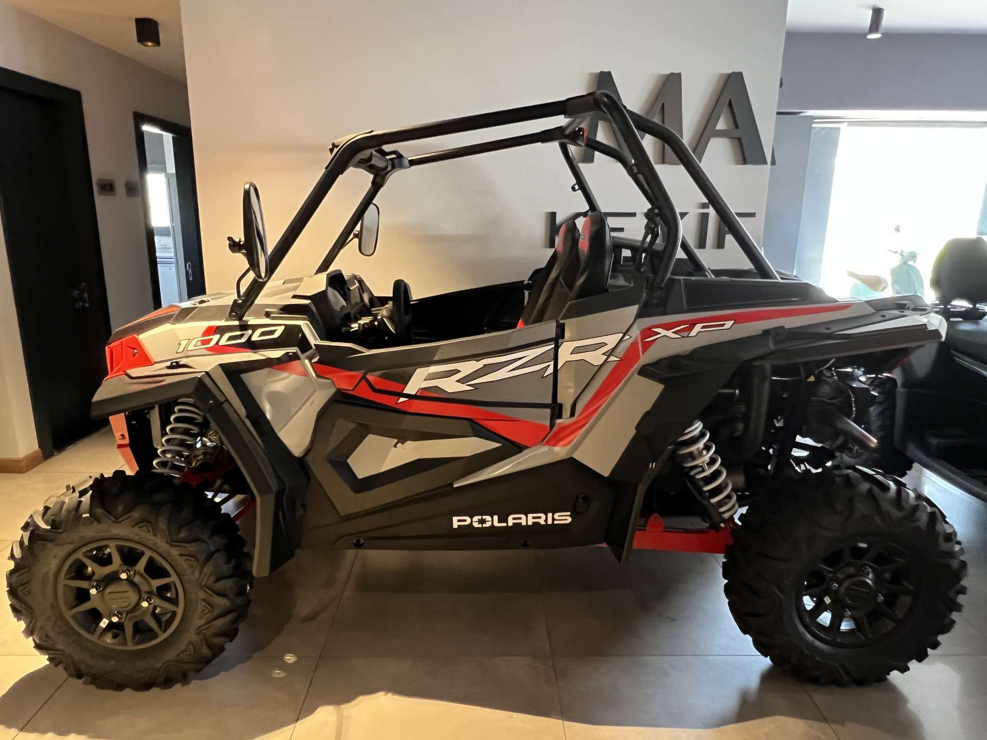 POLARIS RZR XP 1000