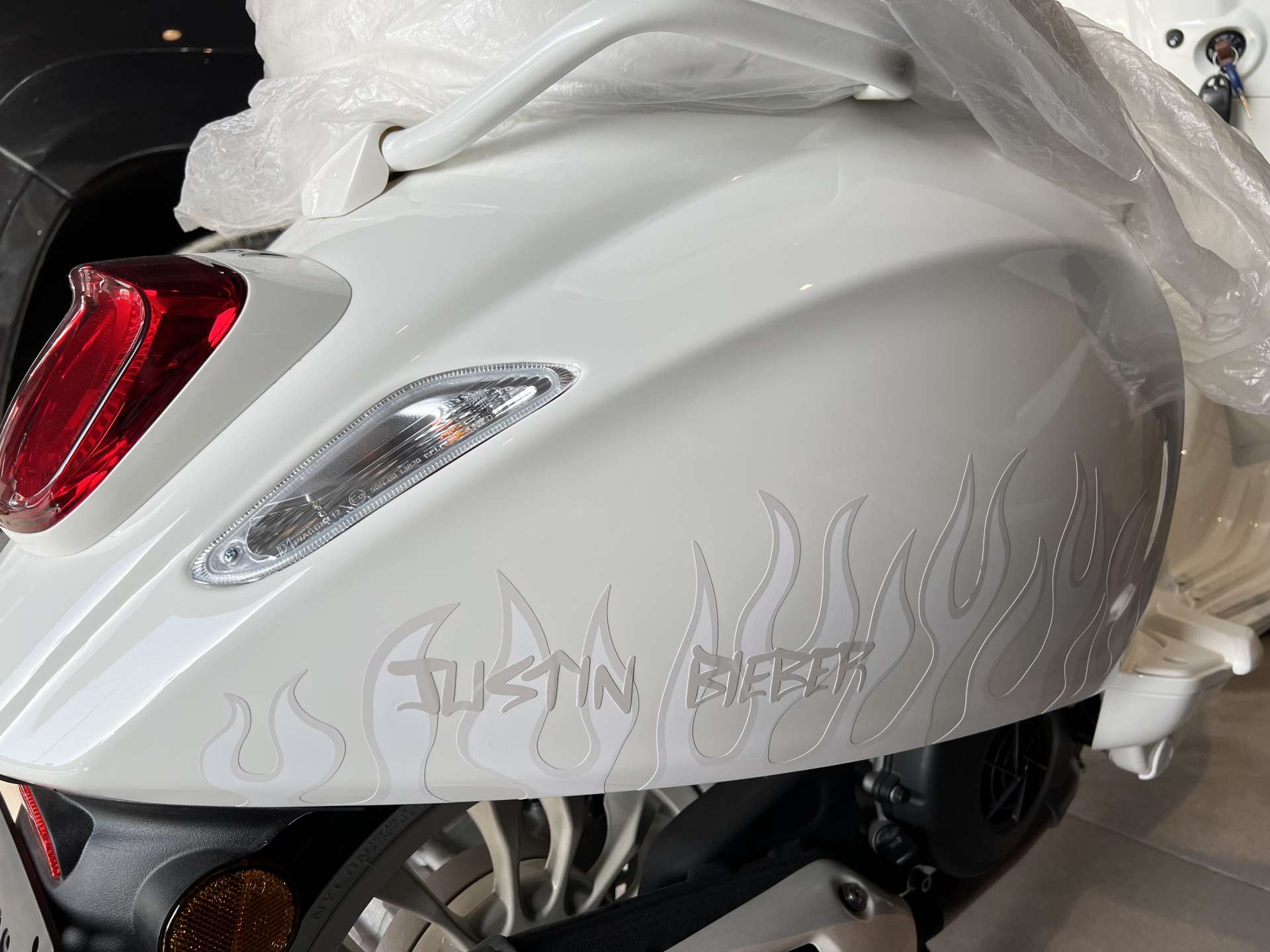 VESPA SPRİNT JUSTIN BIEBER