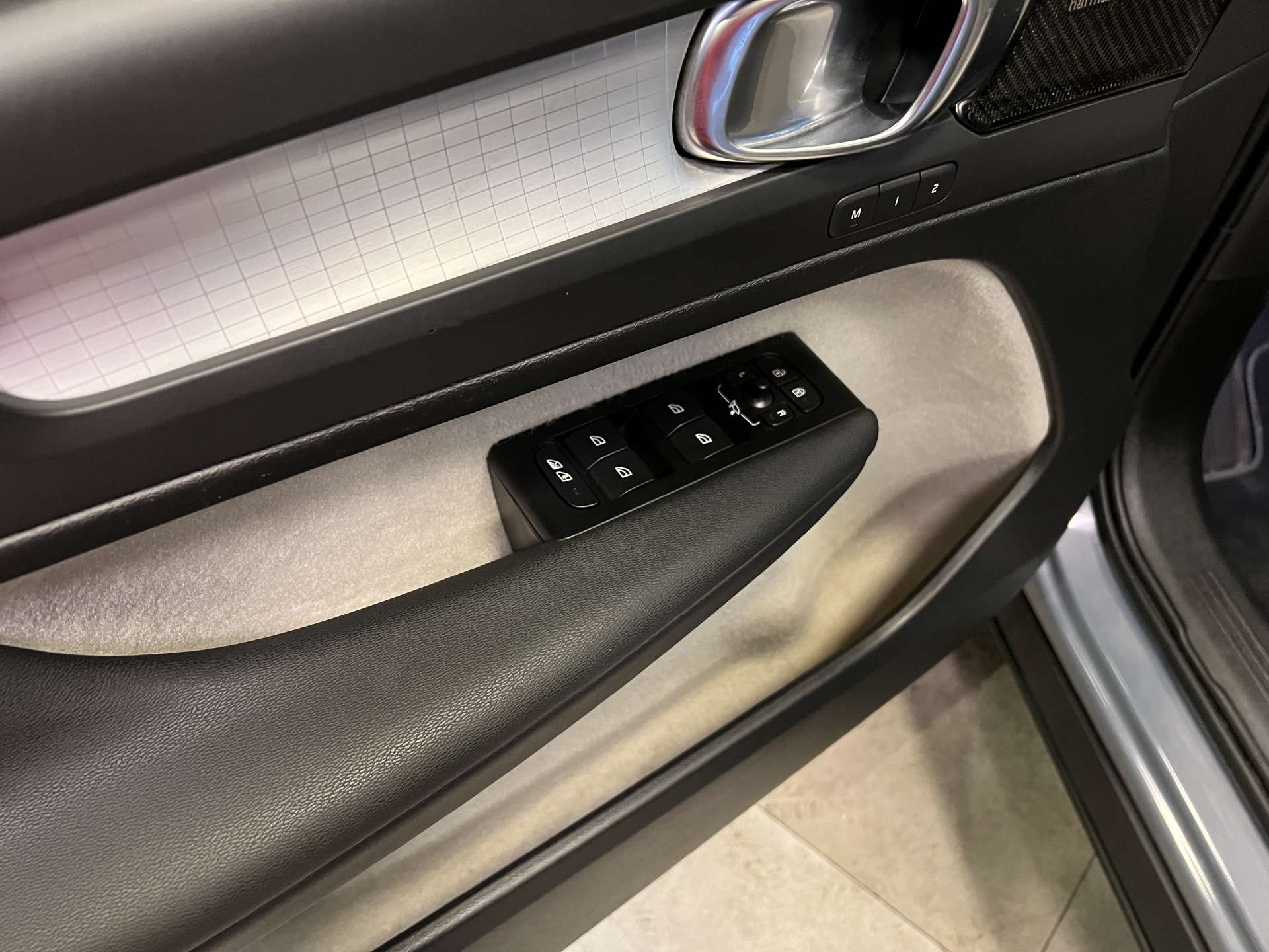 VOLVO-XC40-T3 FWD MOMENTUM GEARTRONIC