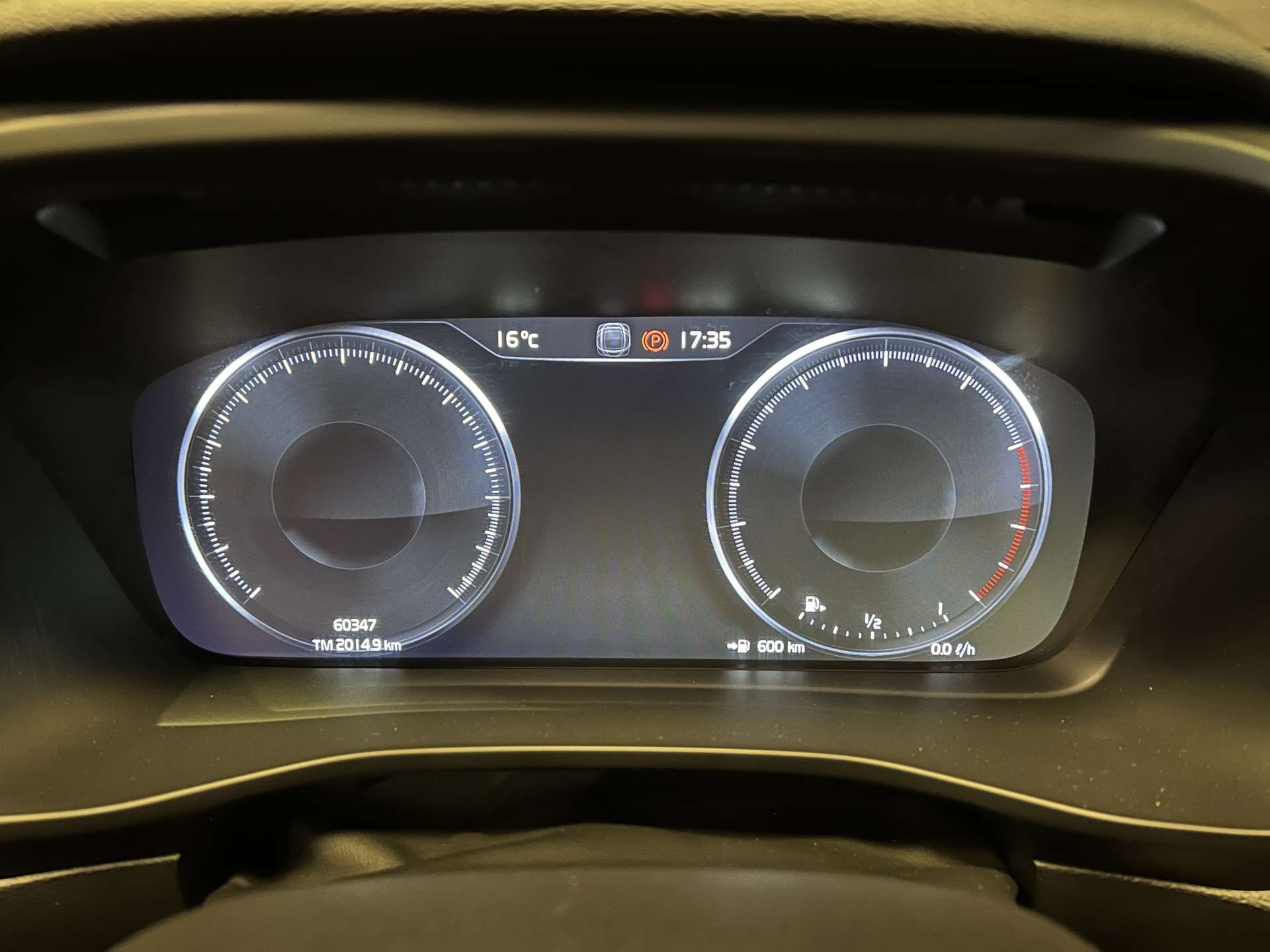 VOLVO-XC40-T3 FWD MOMENTUM GEARTRONIC