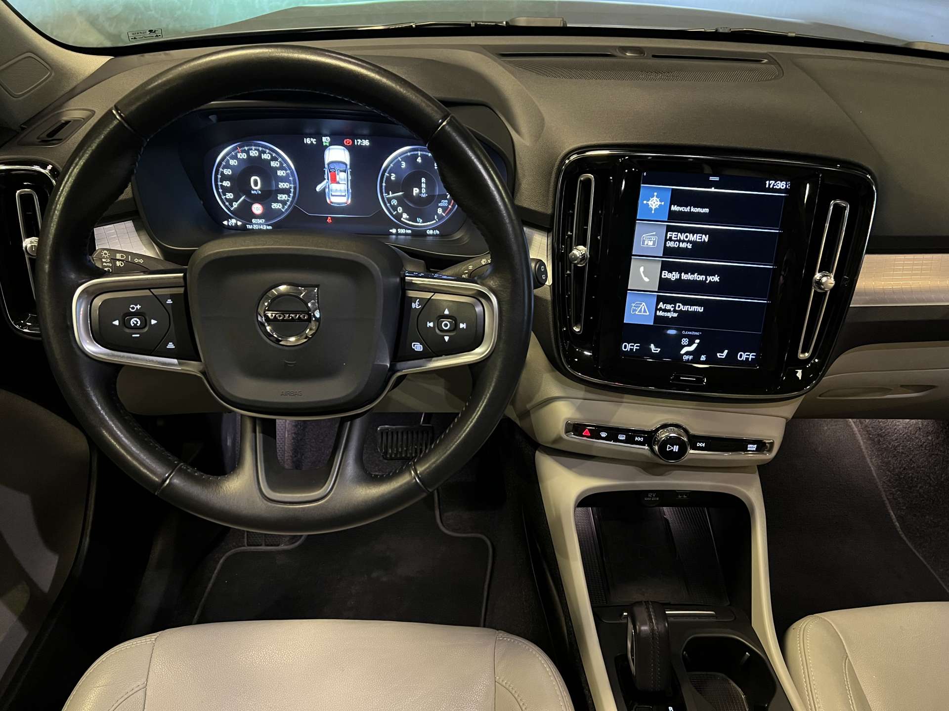 VOLVO-XC40-T3 FWD MOMENTUM GEARTRONIC