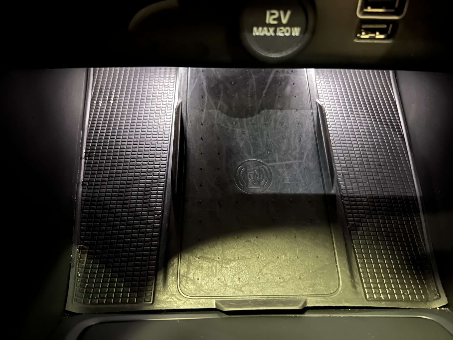 VOLVO-XC40-T3 FWD MOMENTUM GEARTRONIC