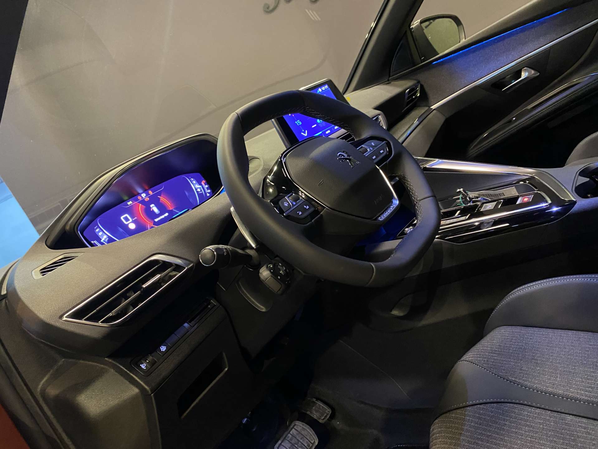 PEUGEOT 5008 1.5 BLUEHDI ALLURE