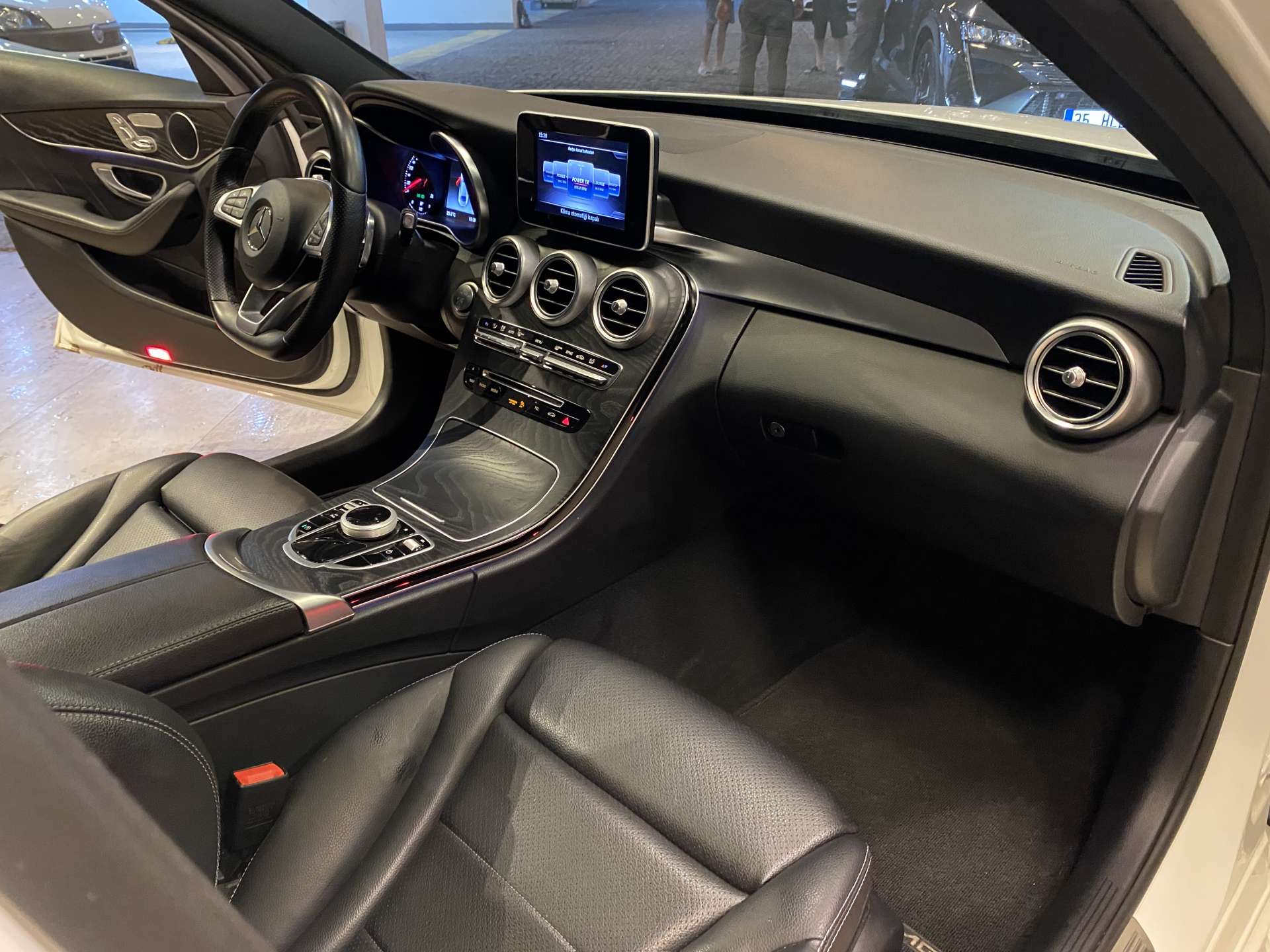 MERCEDES C200 BLUTEC AMG