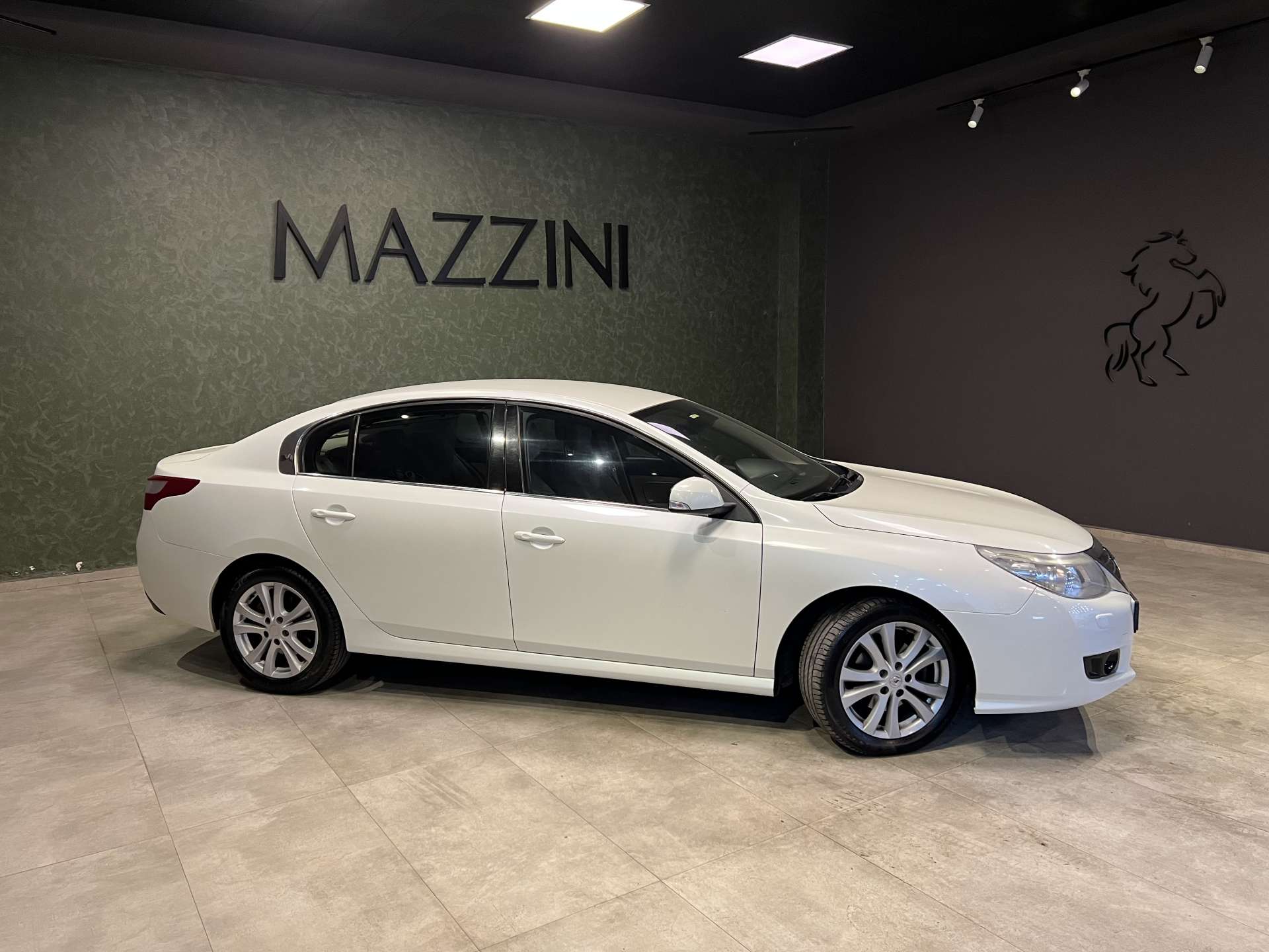 RENAULT LATITUDE 2.0 PRİVİLLAGE