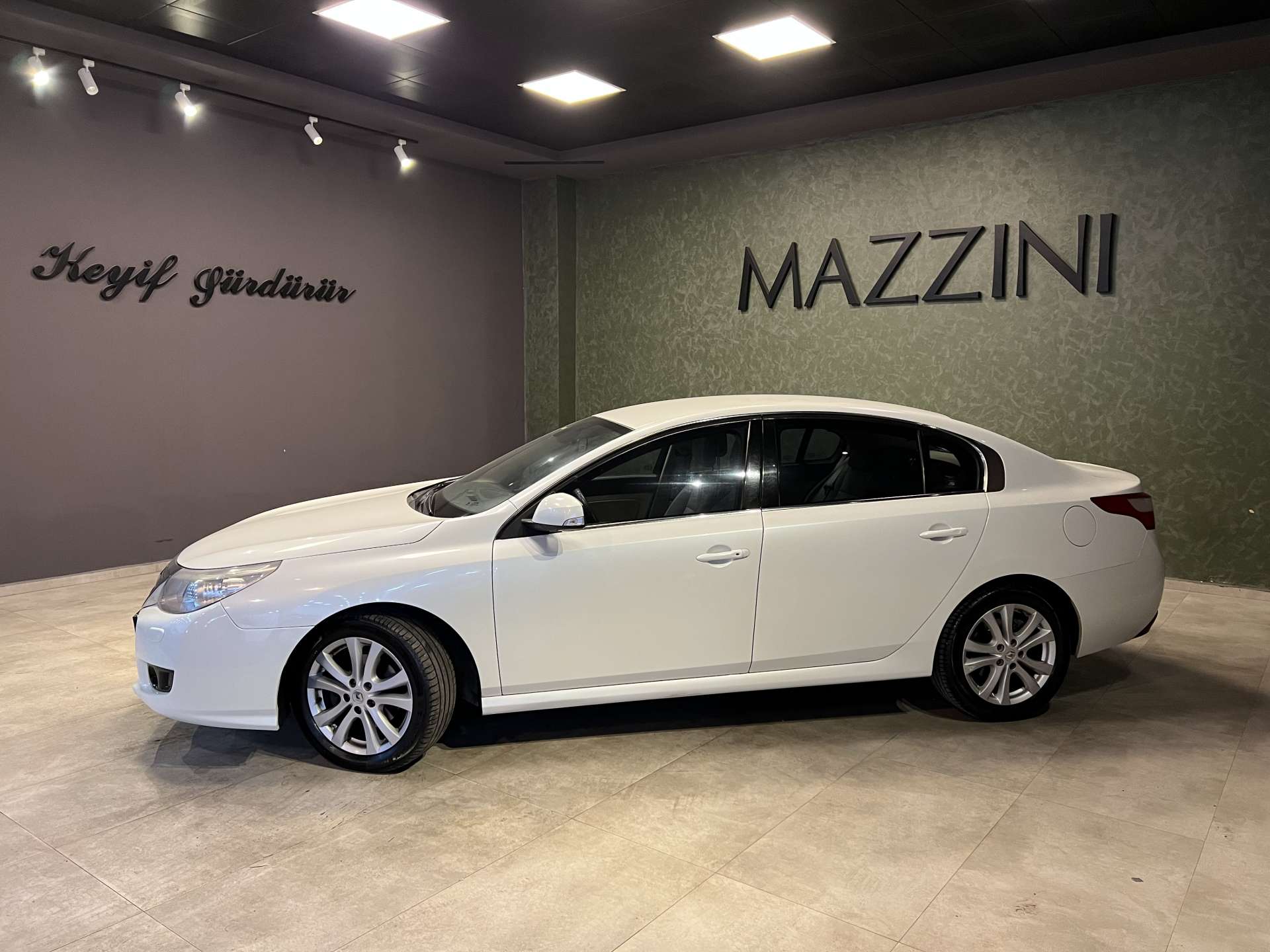 RENAULT LATITUDE 2.0 PRİVİLLAGE