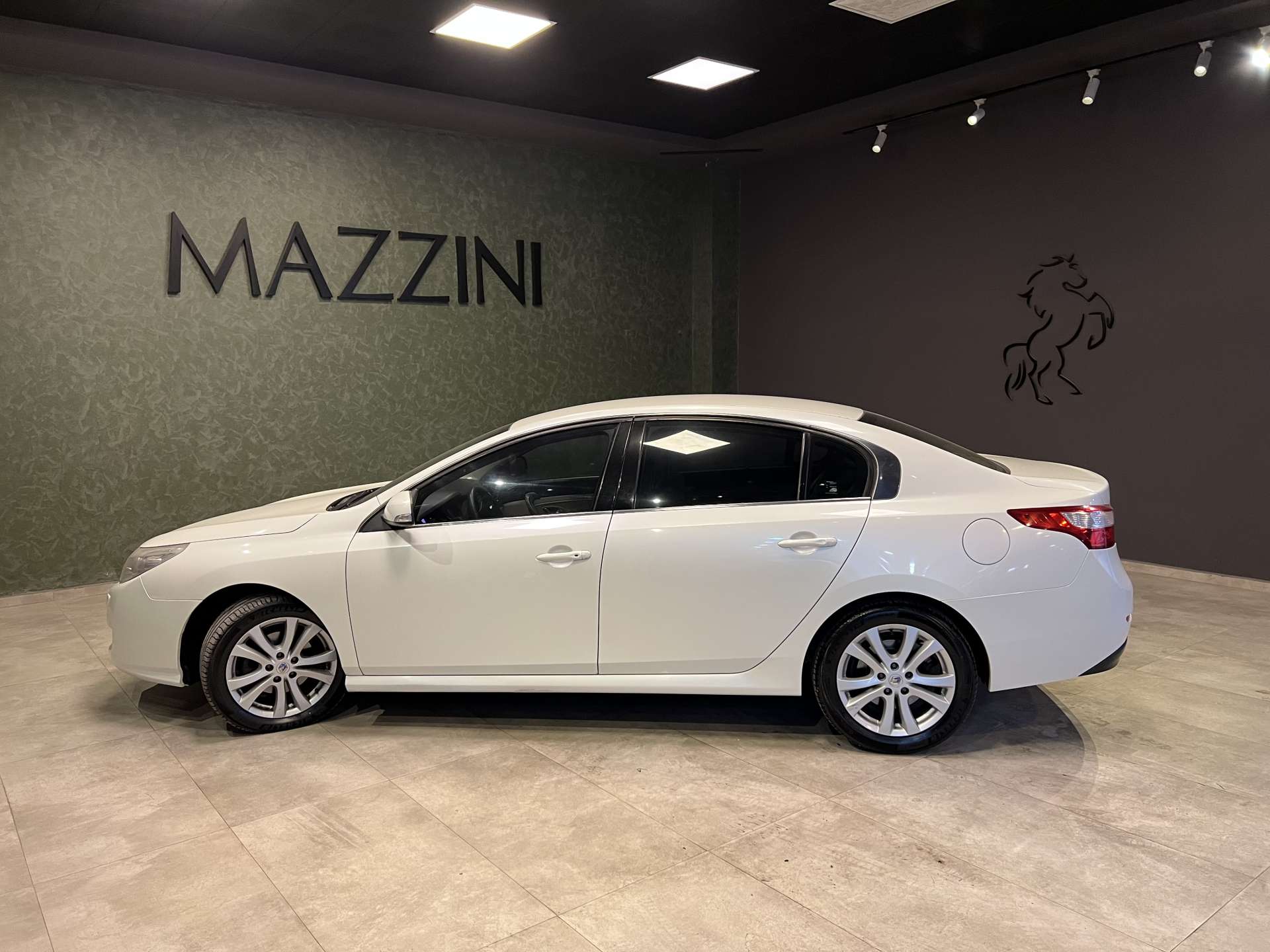 RENAULT LATITUDE 2.0 PRİVİLLAGE