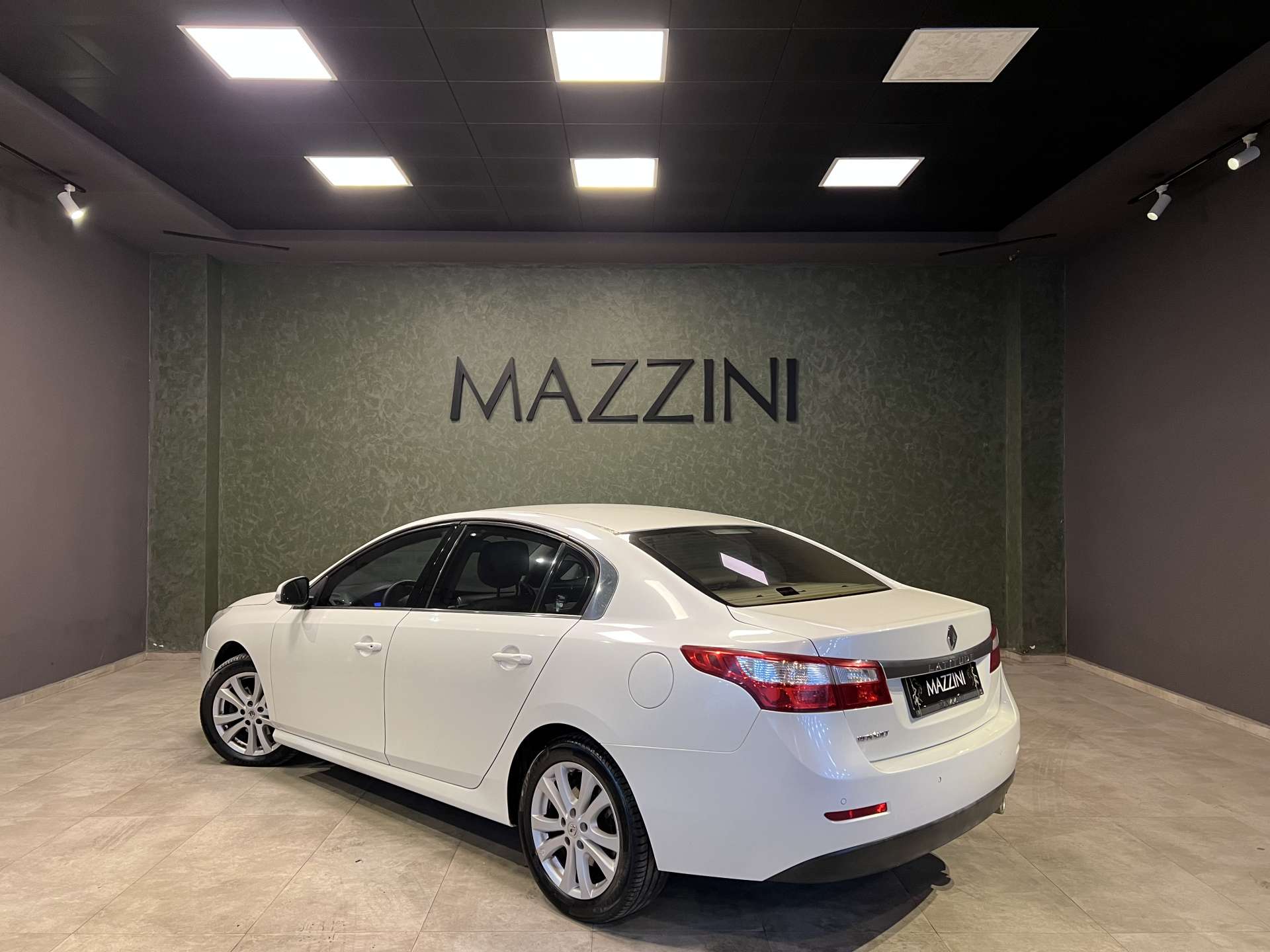 RENAULT LATITUDE 2.0 PRİVİLLAGE