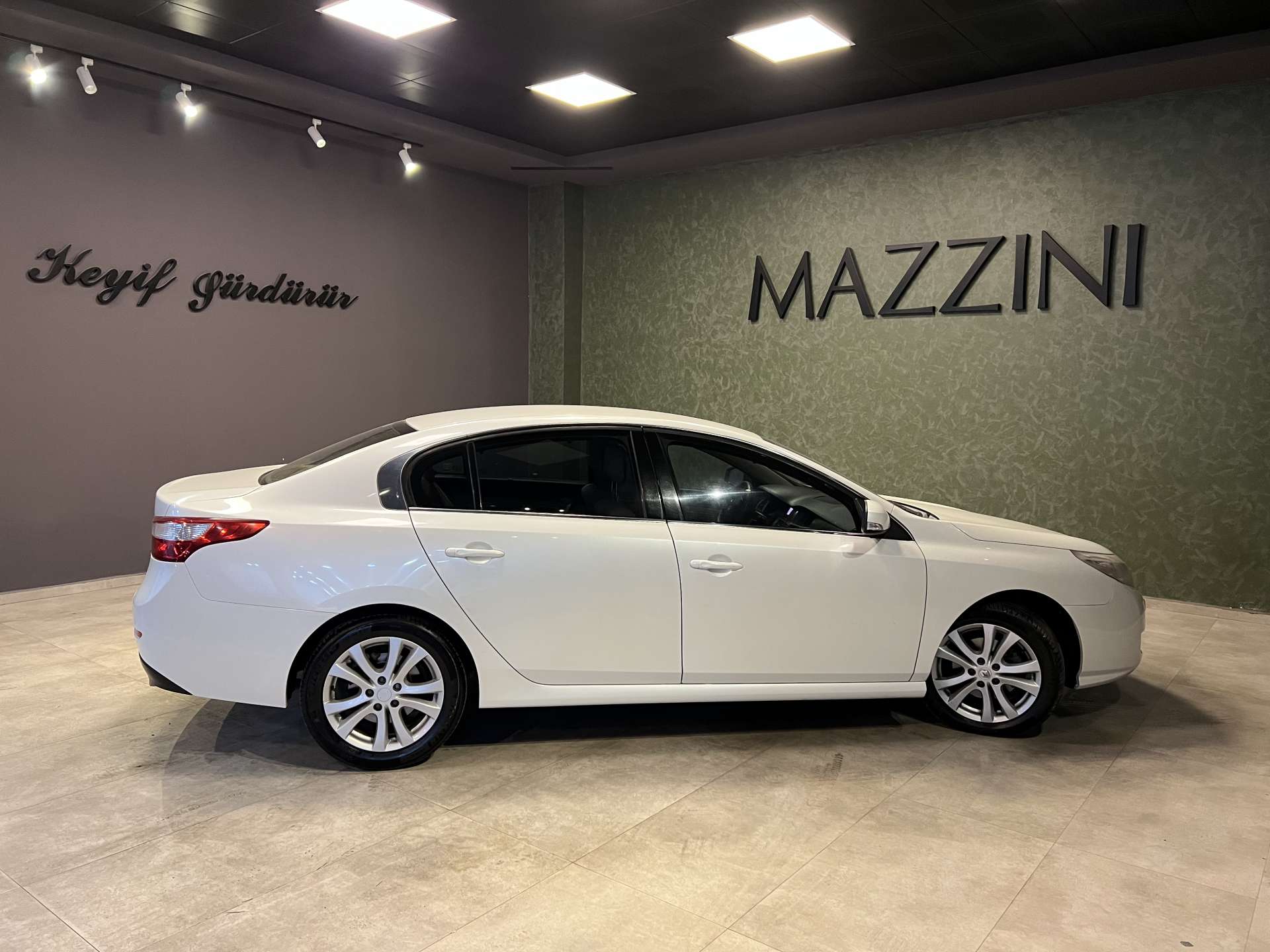 RENAULT LATITUDE 2.0 PRİVİLLAGE