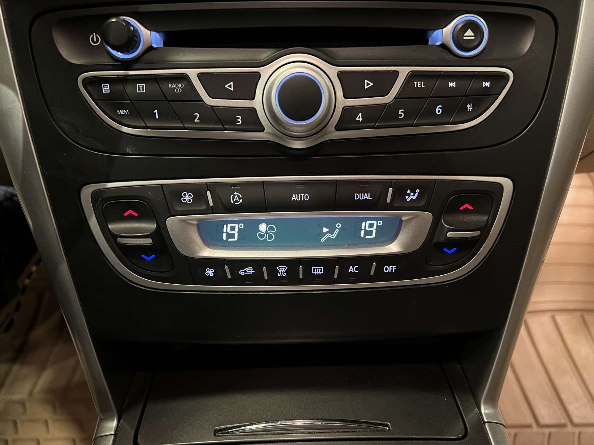 RENAULT LATITUDE 2.0 PRİVİLLAGE